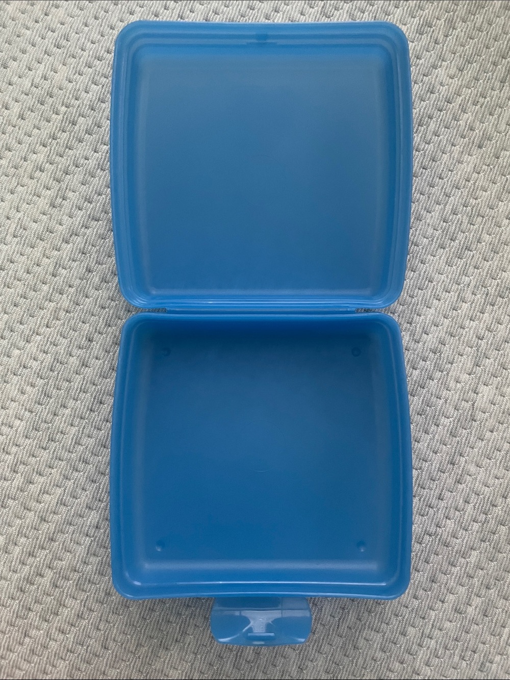 Tupperware Square Sandwich Containers in Black and Blue - Picture 3 of 4